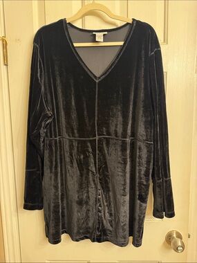 Avenue Black Velvet V-Neck Long Sleeve Tunic